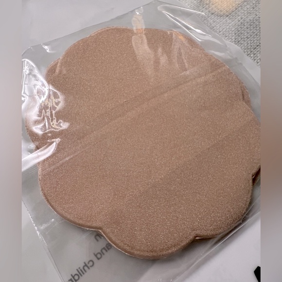 NWT Adhesive HALARA Nipple Covers Flower Pasties - Reusable, Invisible, Nude Tan - Picture 4 of 6